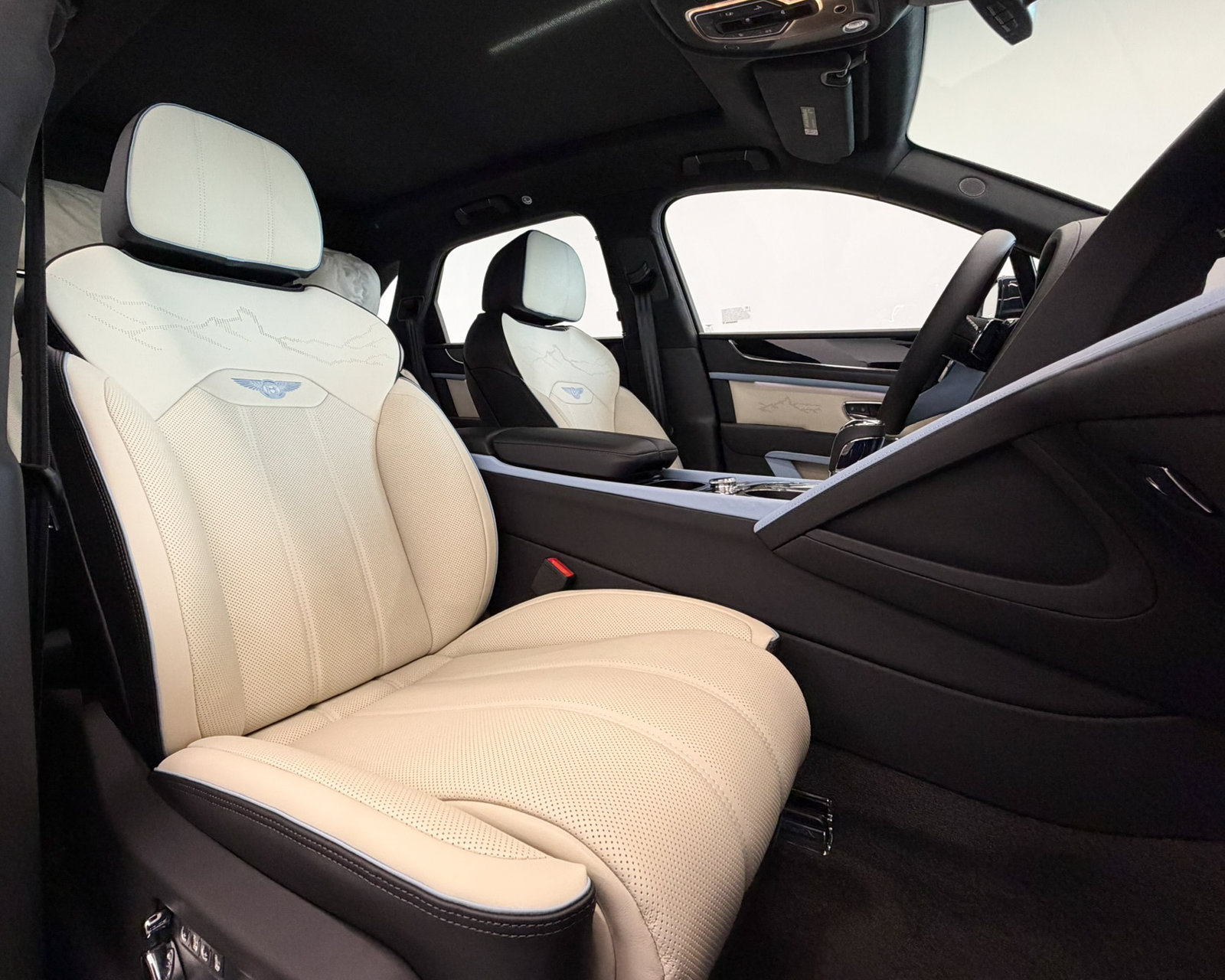 New 2027 Bentley Bentayga AWD/4WD image 37