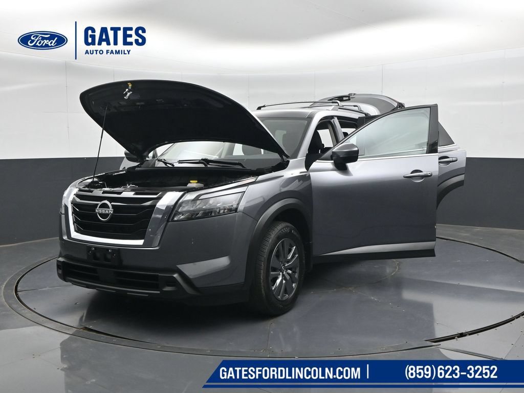 Used 2025 Nissan Pathfinder SV AWD/4WD image 59
