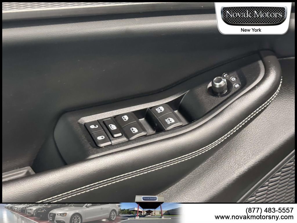 Used 2023 Jeep Grand Cherokee L Laredo w/ Luxury Tech Group I AWD/4WD image 15