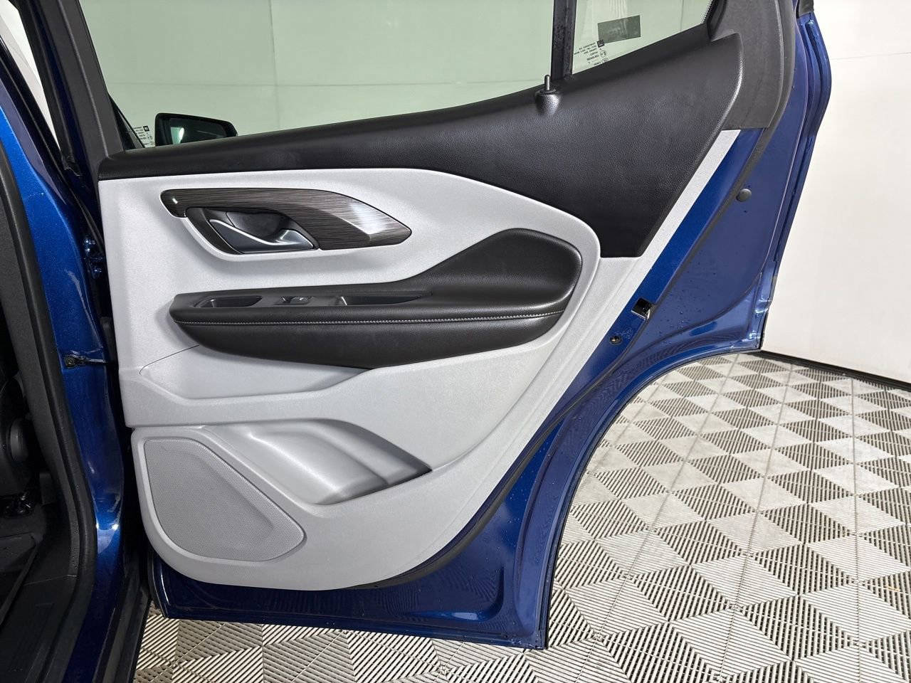 Used 2022 GMC Terrain SLT w/ LPO, Floor Liner Package image 25