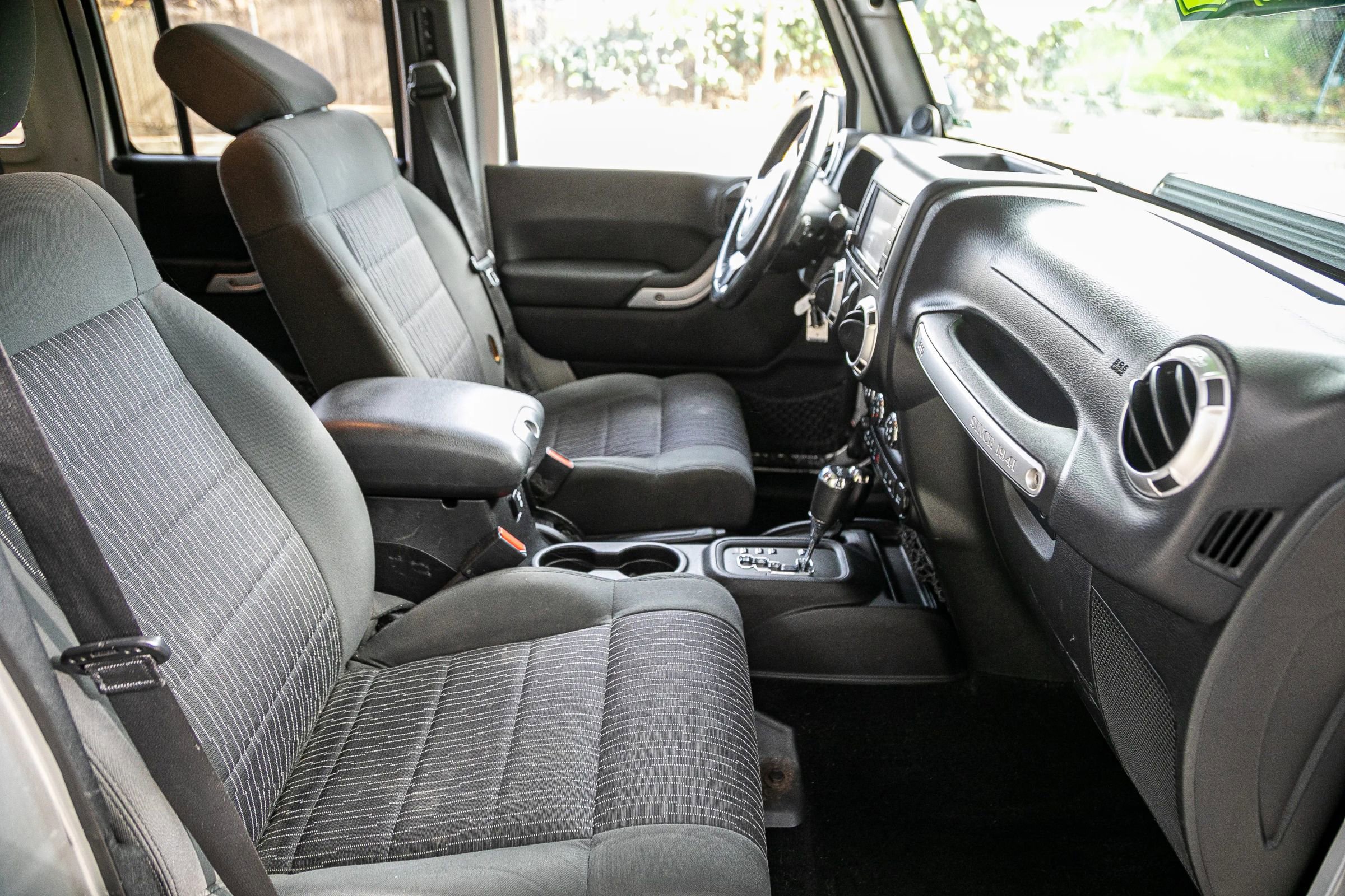 Used 2012 Jeep Wrangler Unlimited Rubicon w/ Connectivity Group image 25