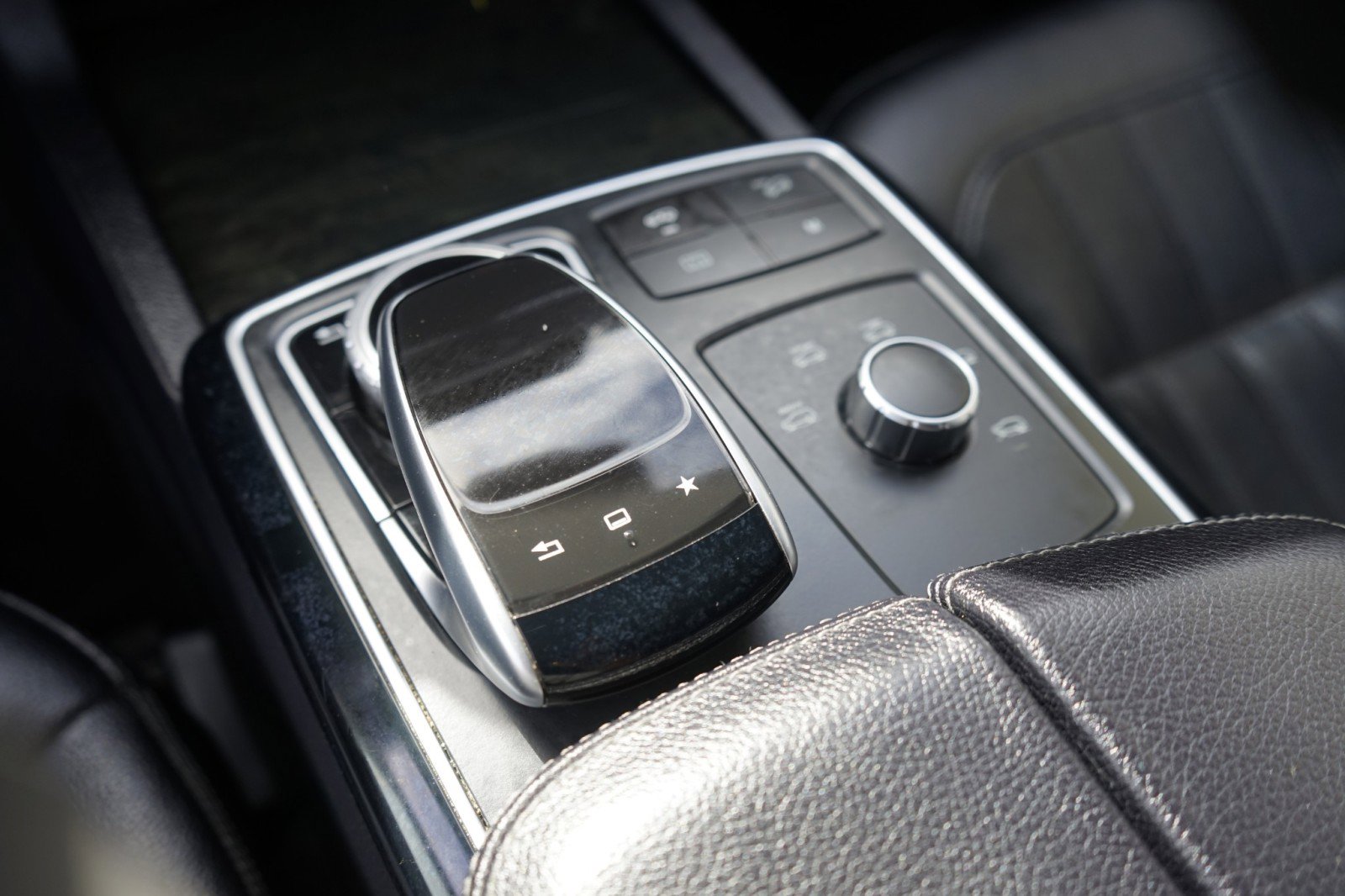 Used 2017 Mercedes-Benz GLS 450 4MATIC w/ Premium Package image 21