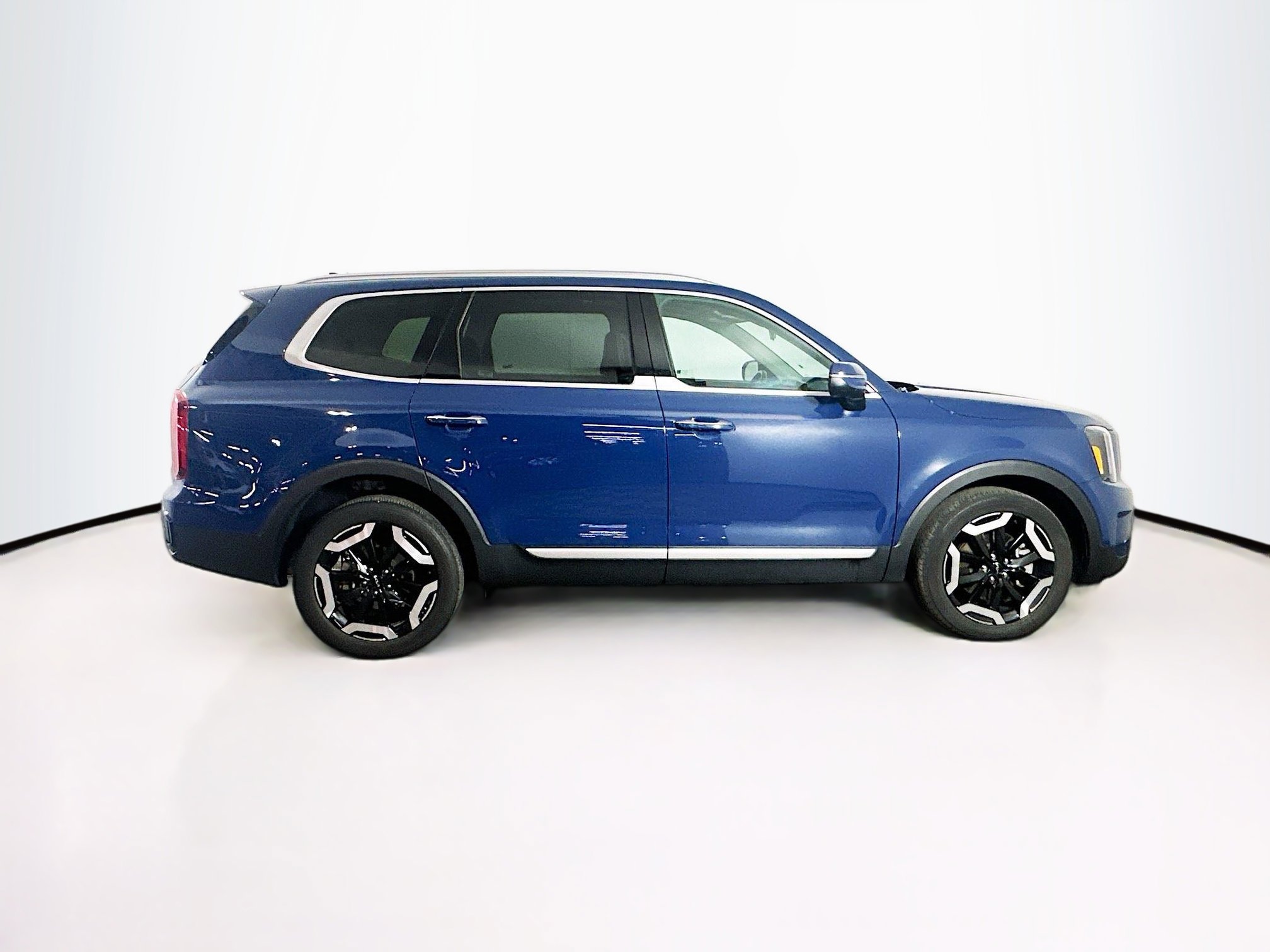 Used 2025 Kia Telluride S FWD image 10