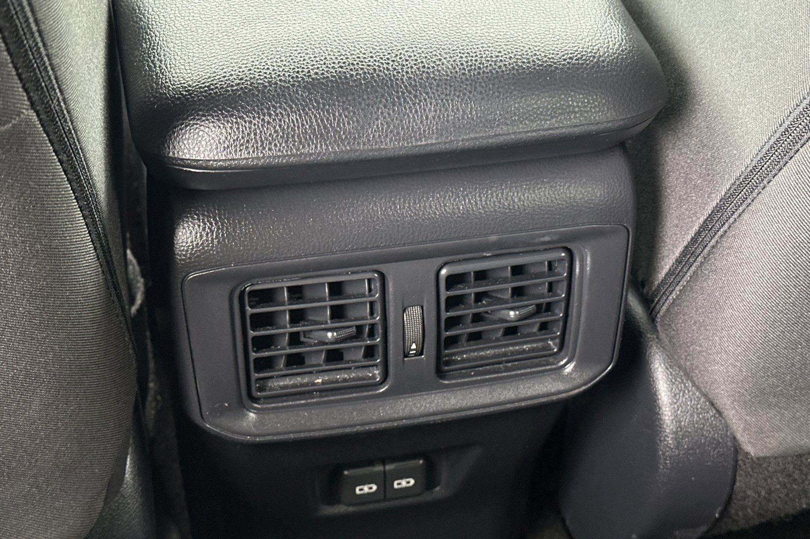 Used 2025 Toyota RAV4 XLE FWD image 15