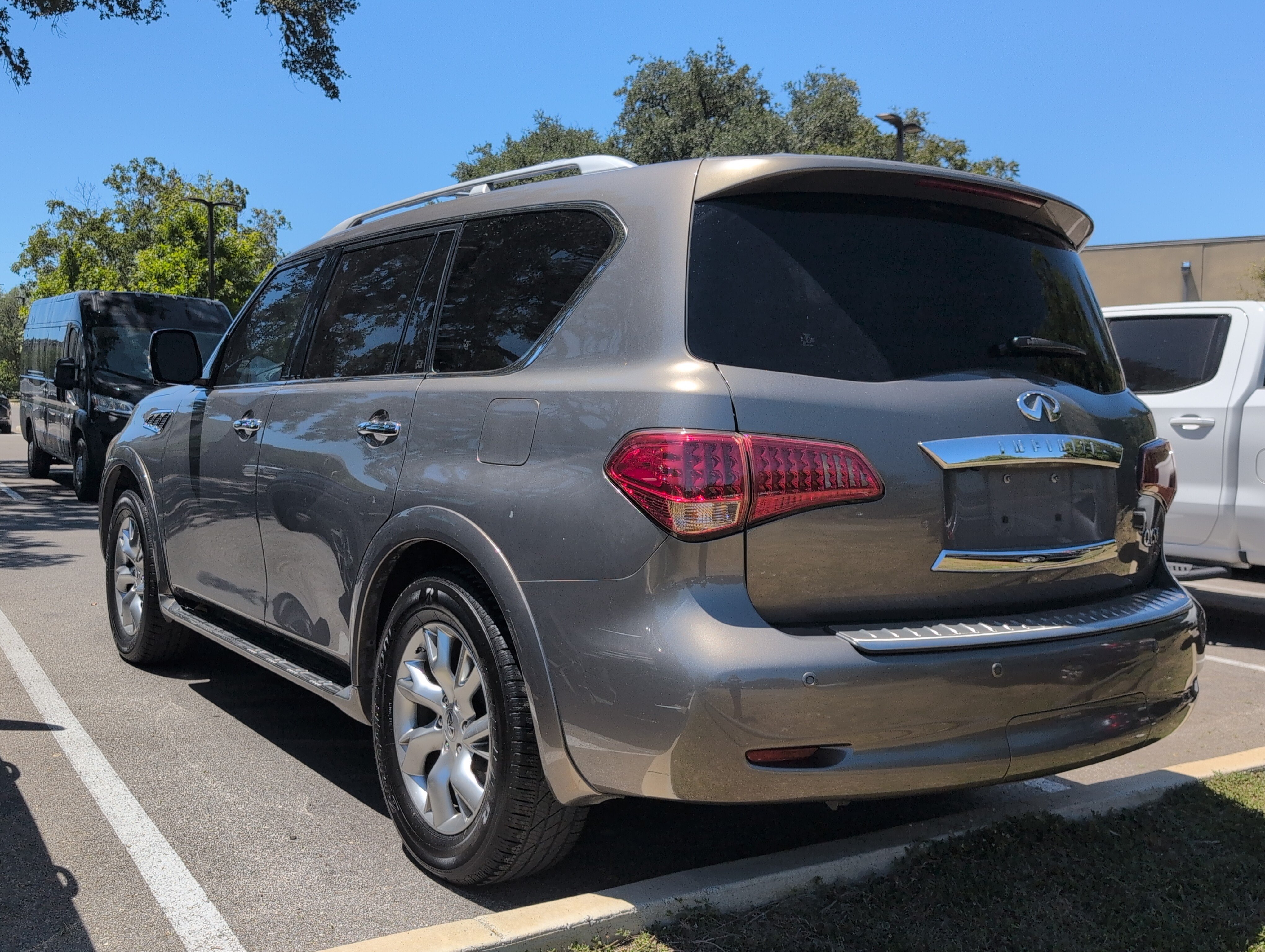 Used 2013 INFINITI QX56 2WD image 3