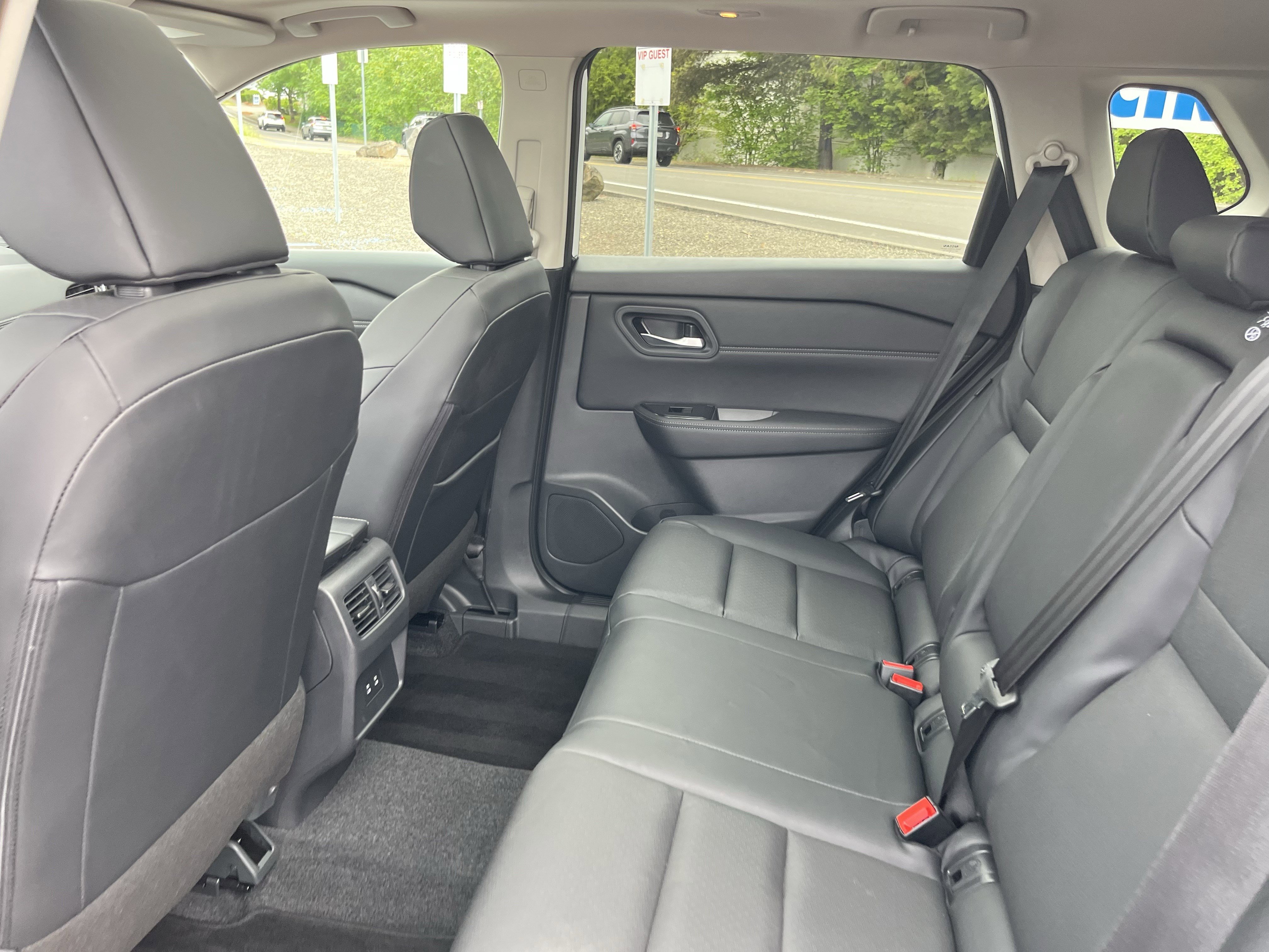 Used 2026 Nissan Rogue SV AWD/4WD image 12