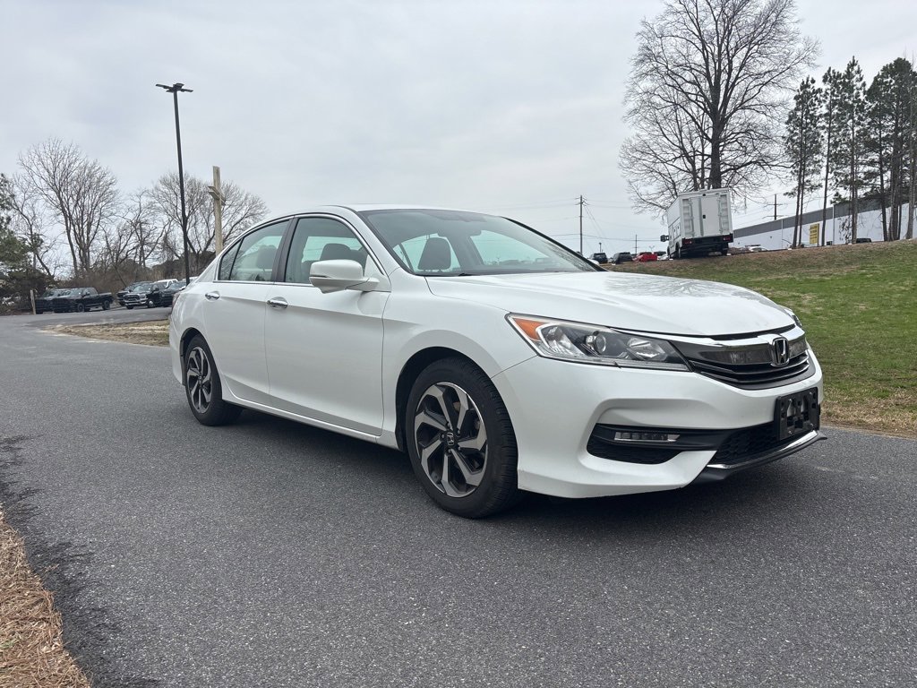 Used 2017 Honda Accord EX-L image 2