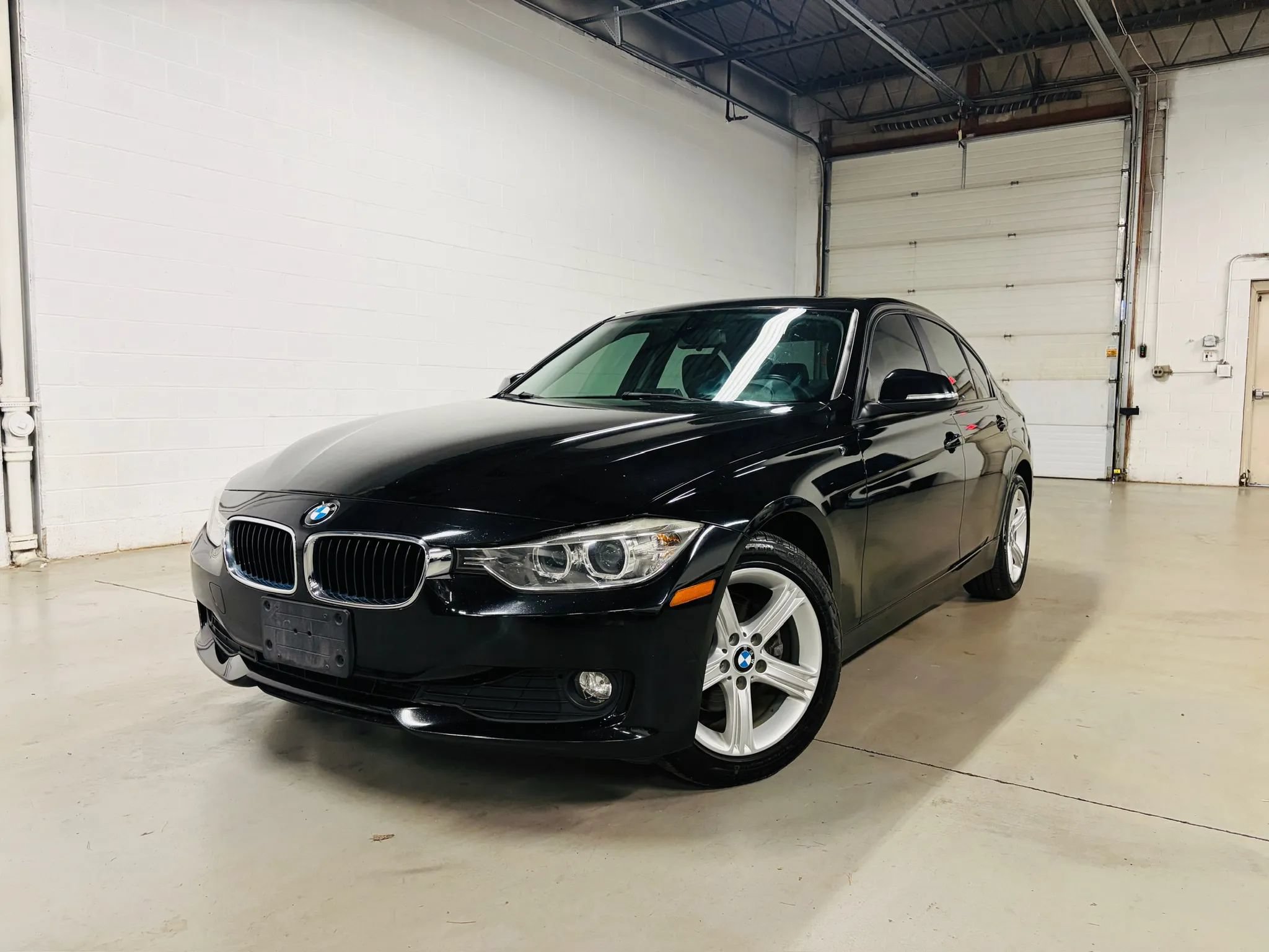 Used 2013 BMW 320i xDrive Sedan AWD/4WD image 1