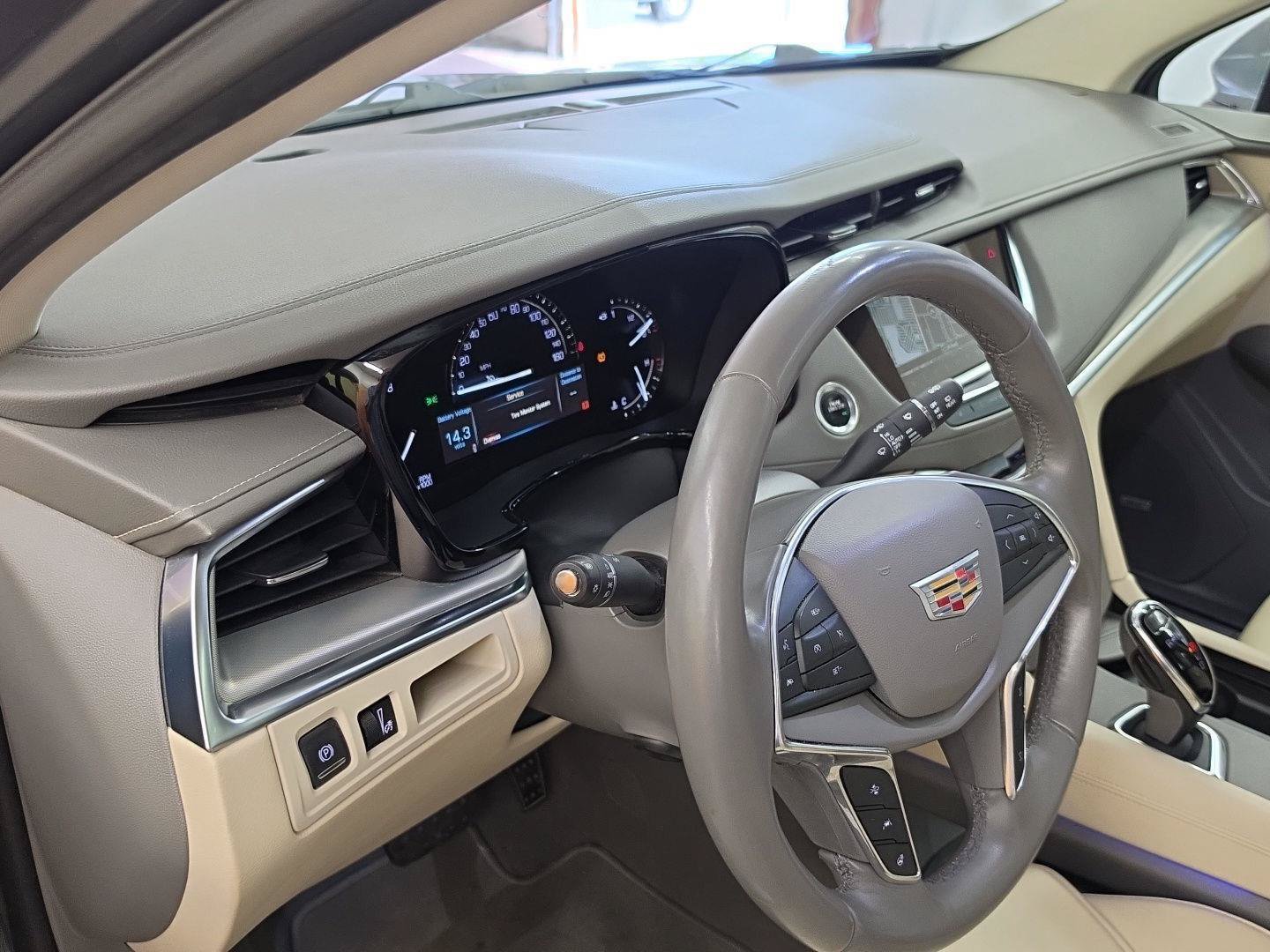 Used 2018 Cadillac XT5 Premium Luxury AWD/4WD image 5