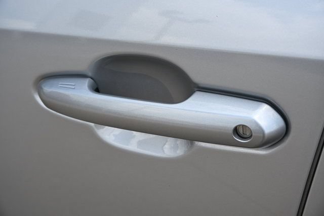 Used 2025 Toyota RAV4 XLE FWD image 37
