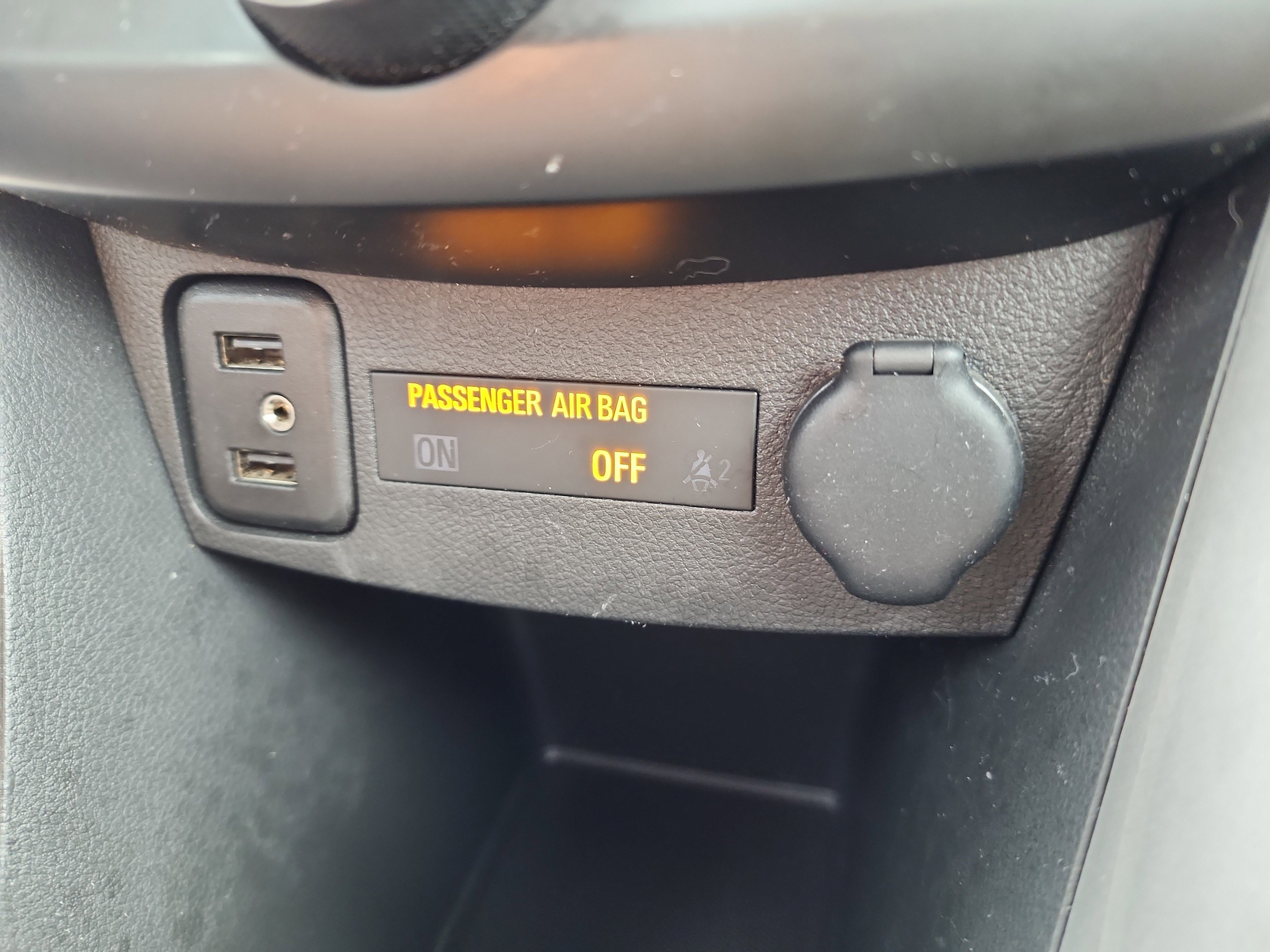 Used 2021 Chevrolet Trax LT w/ LT Convenience Package image 14