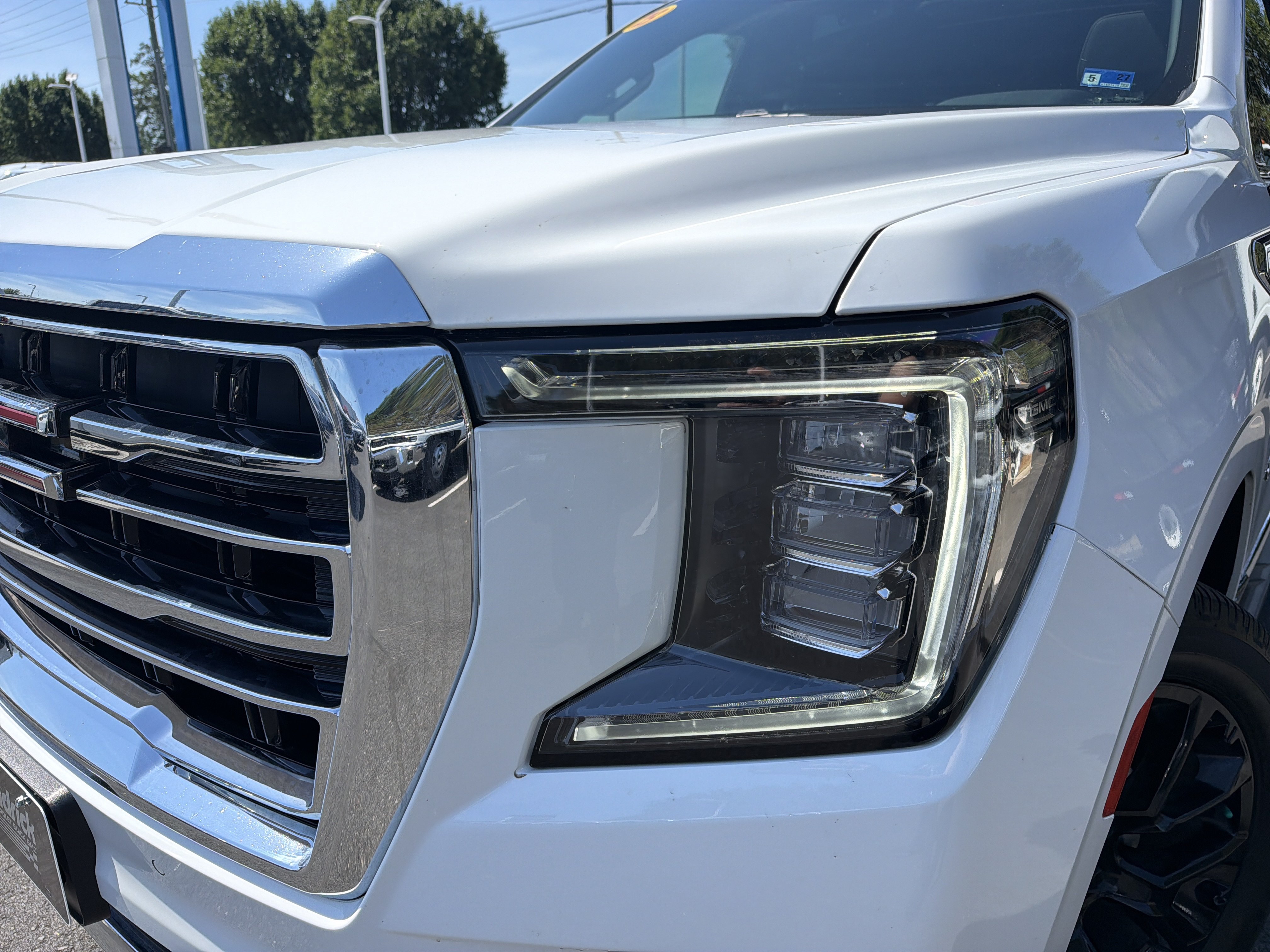 Used 2023 GMC Yukon XL SLT w/ SLT Luxury Package AWD/4WD image 6
