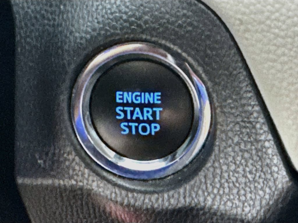 Used 2019 Toyota RAV4 XLE FWD image 35