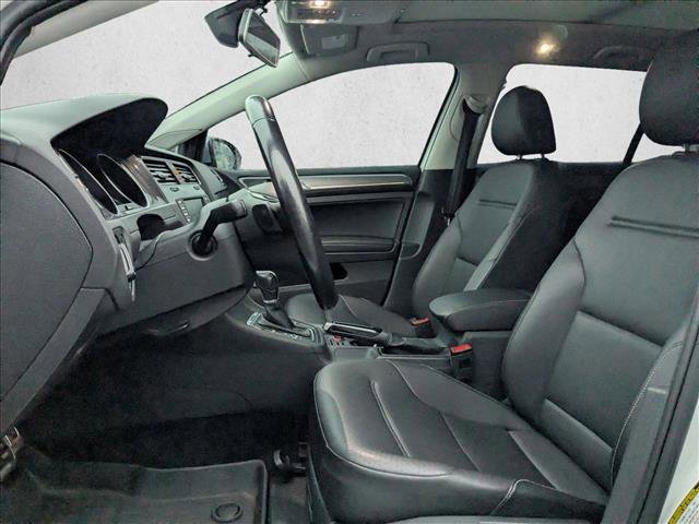 Used 2017 Volkswagen Golf S image 16