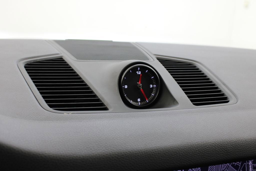 Certified 2023 Porsche Cayenne Platinum Edition image 35