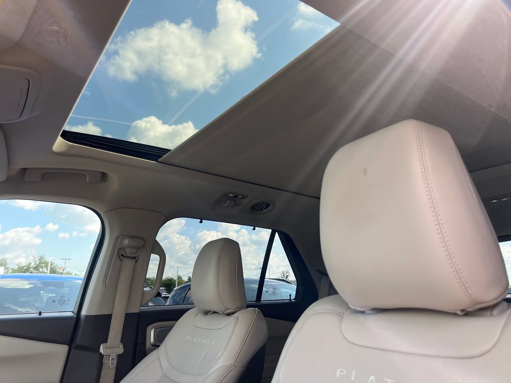 Used 2020 Ford Explorer Platinum w/ Premium Technology Package AWD/4WD image 23