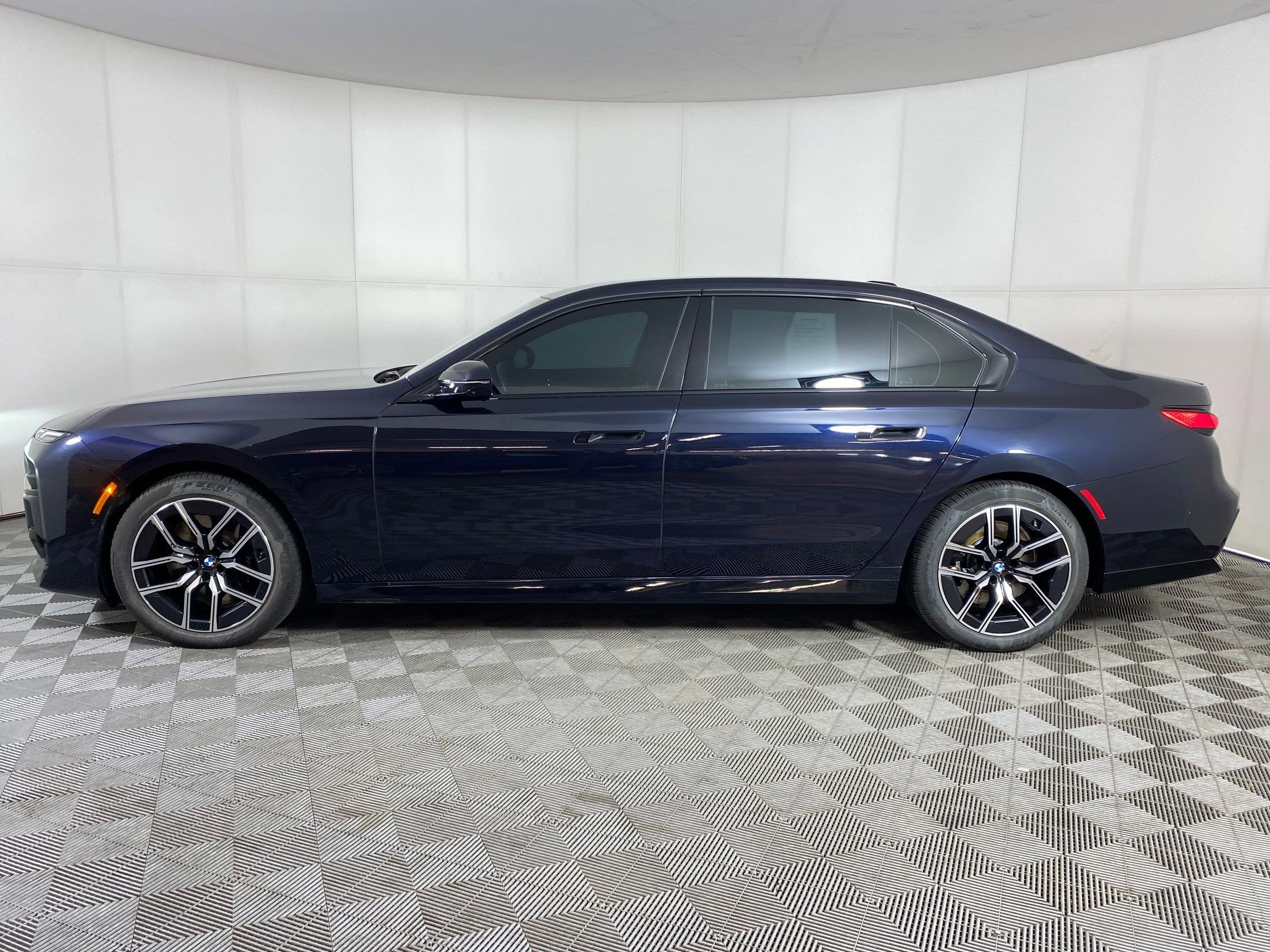 Certified 2024 BMW 740i xDrive 740i xDrive image 2