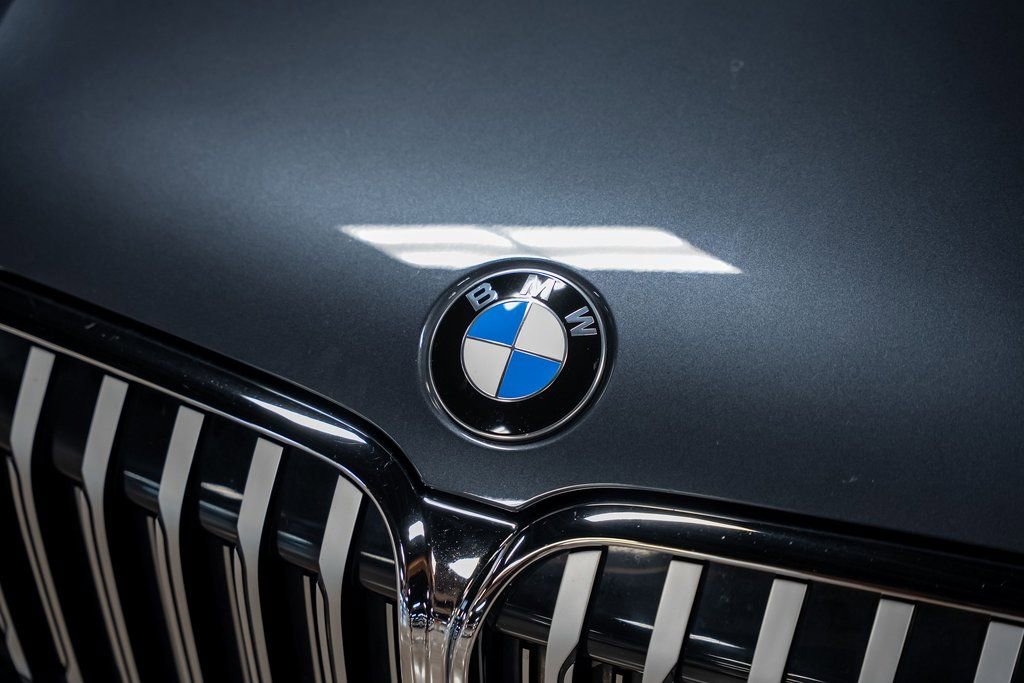 Used 2020 BMW 740i w/ Premium Package image 5