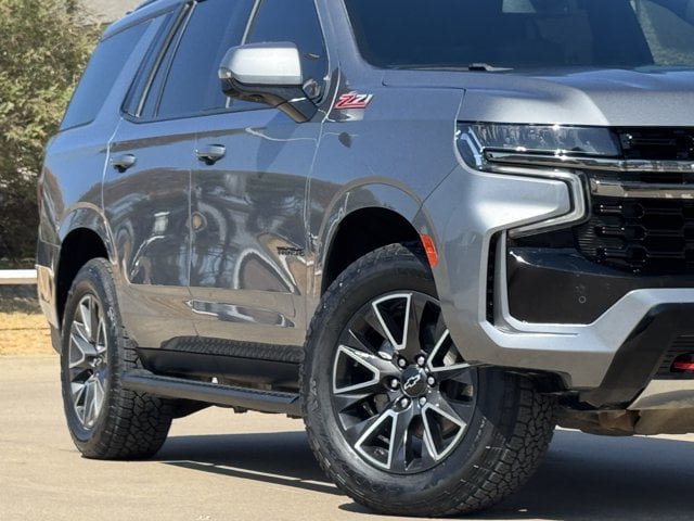 Used 2022 Chevrolet Tahoe Z71 w/ Luxury Package AWD/4WD image 3