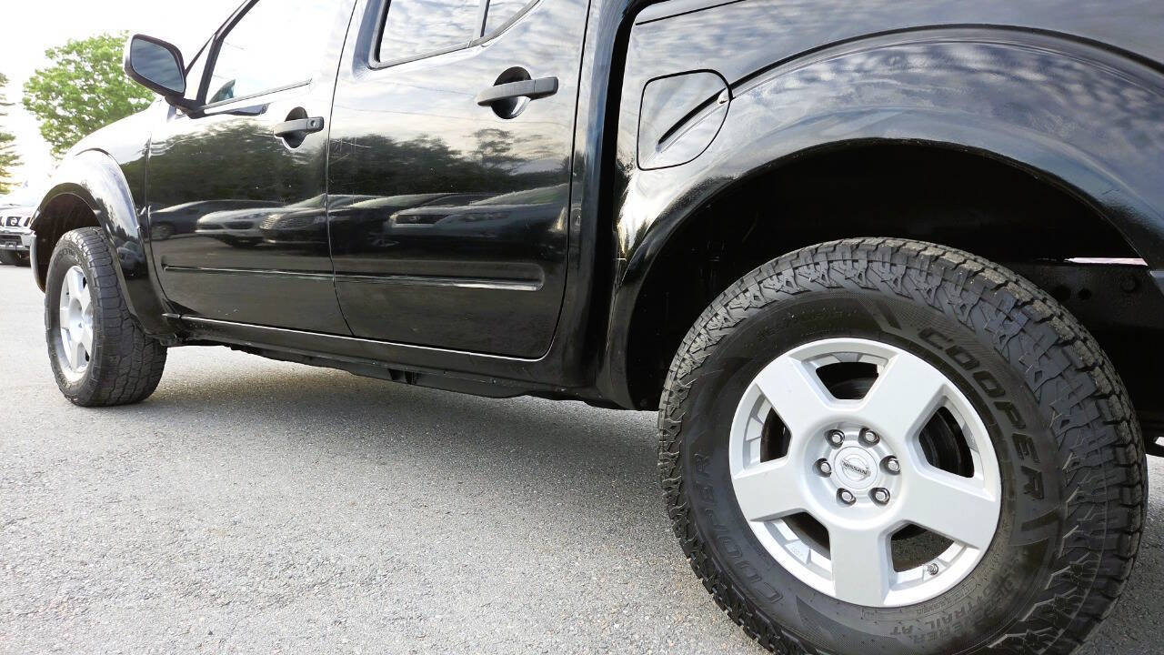 Used 2008 Nissan Frontier SE w/ SE Value Truck Pkg AWD/4WD image 8