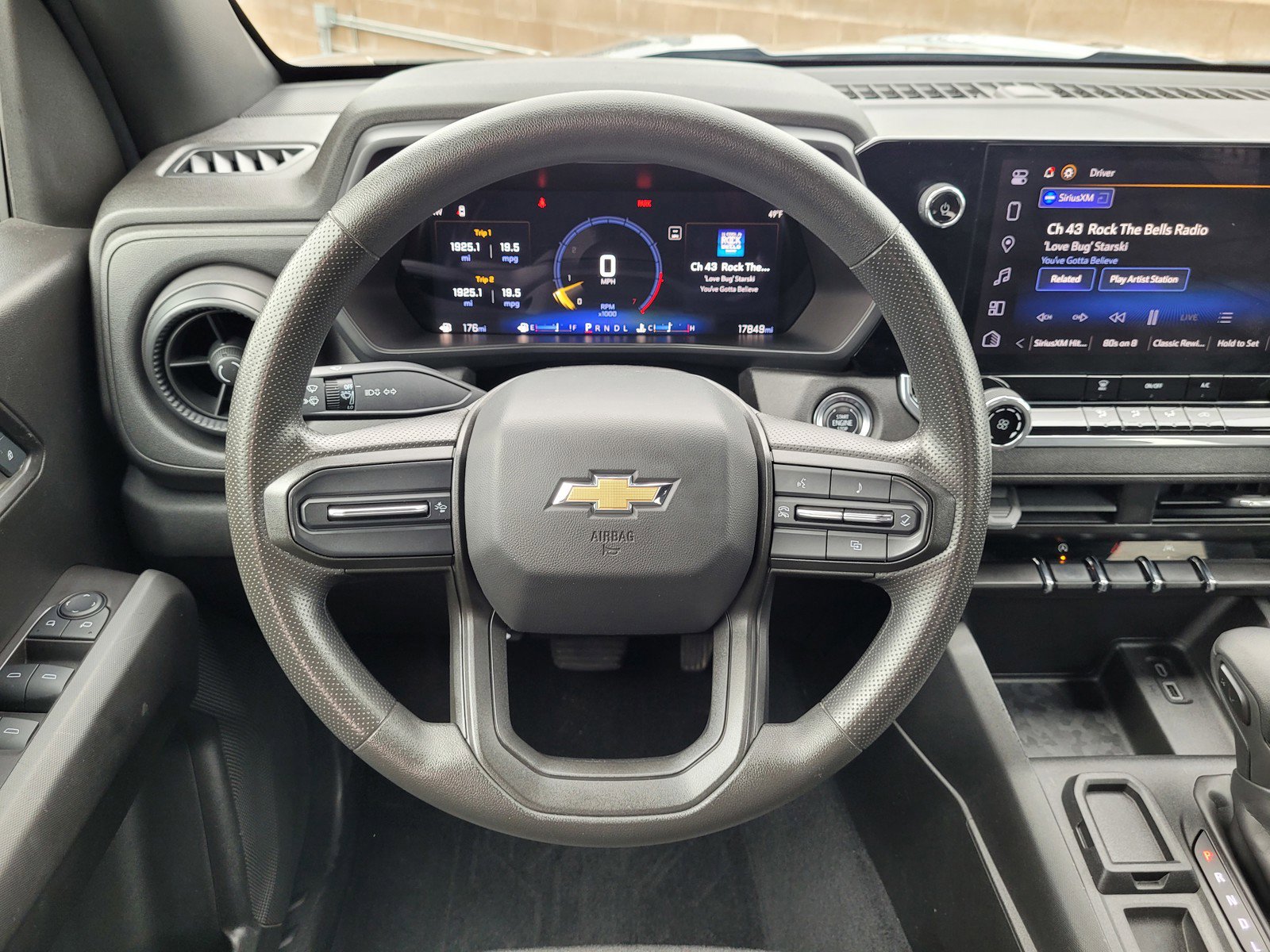 Used 2024 Chevrolet Colorado W/T image 15