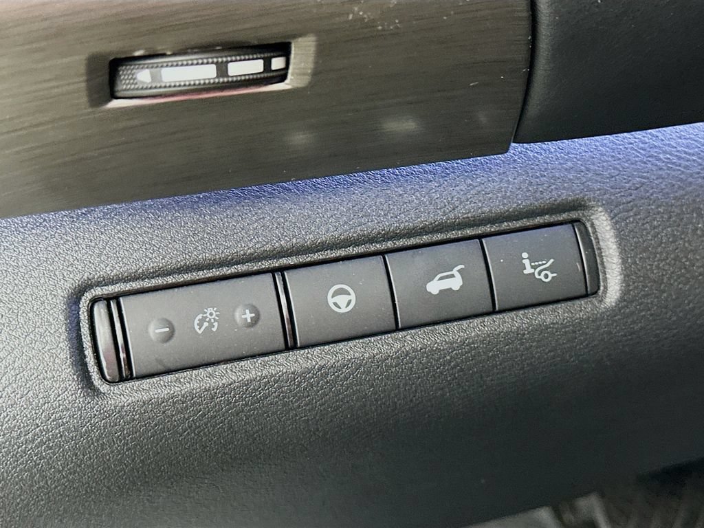 Certified 2025 Nissan Pathfinder Platinum AWD/4WD image 17