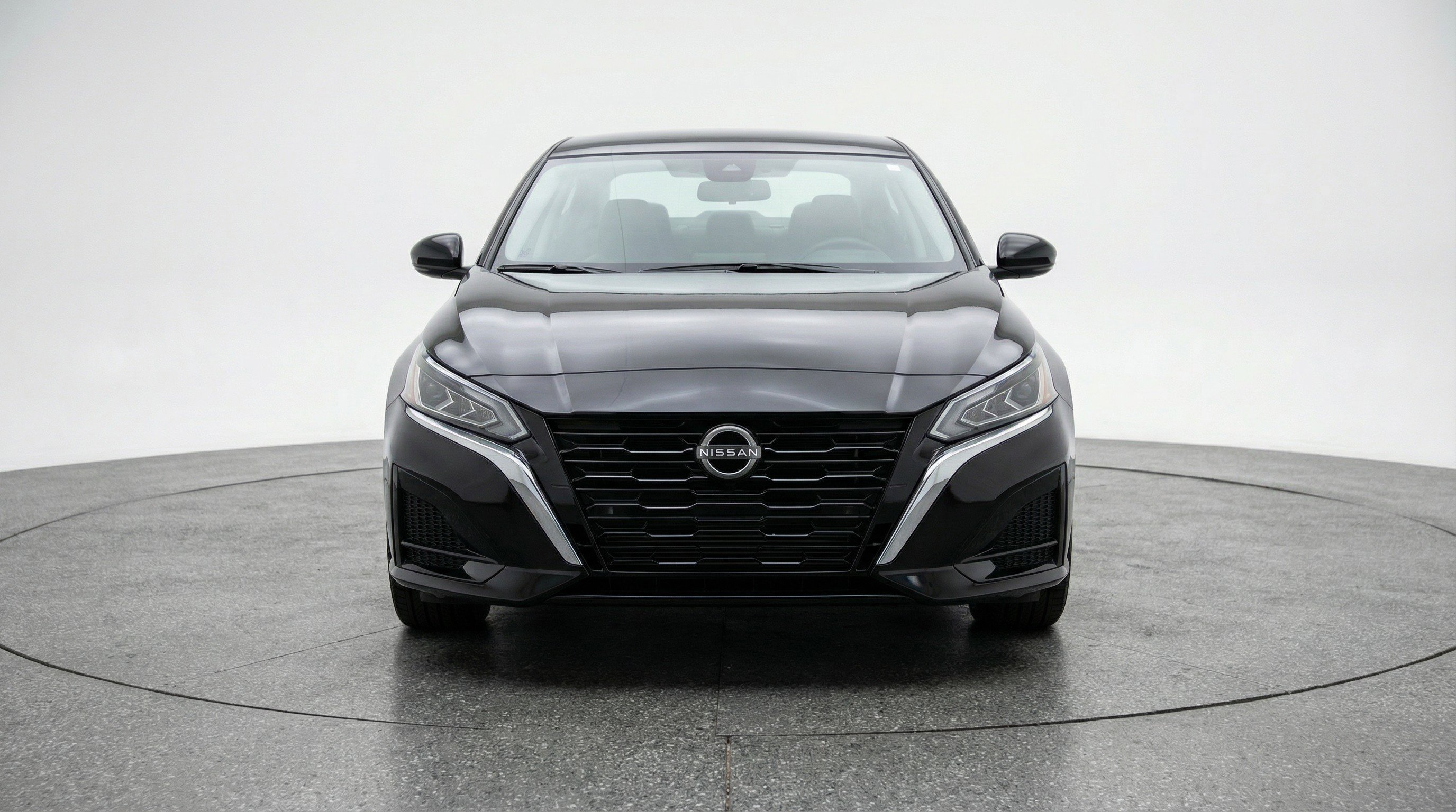 Used 2025 Nissan Altima 2.5 SV FWD image 2