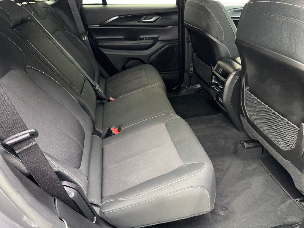Used 2025 Jeep Grand Cherokee Laredo X AWD/4WD image 41