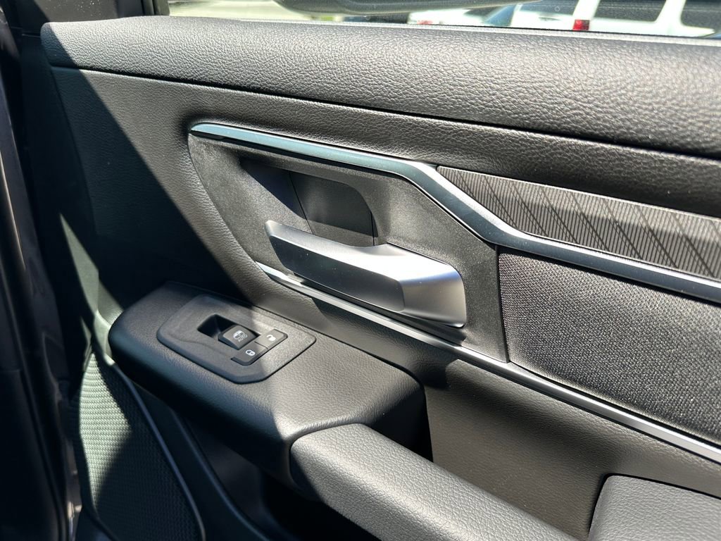 New 2026 RAM 1500 4x4 Crew Cab image 17