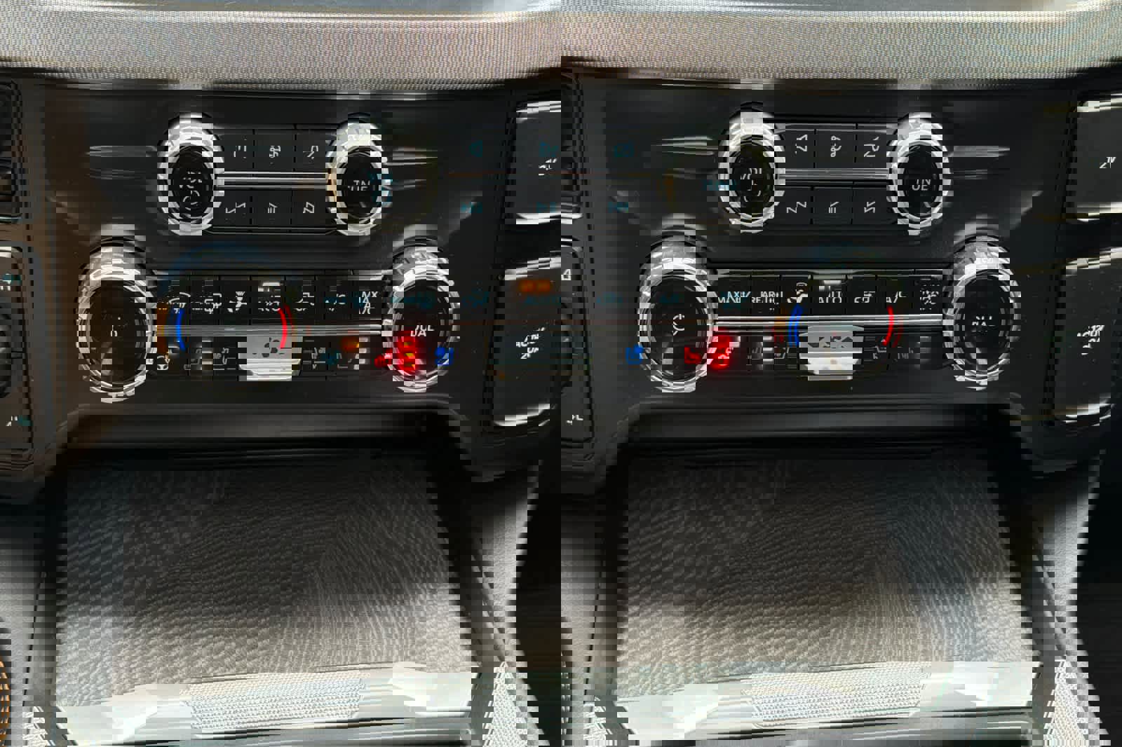 Used 2024 Ford F350 Platinum w/ FX4 Off-Road Package image 22