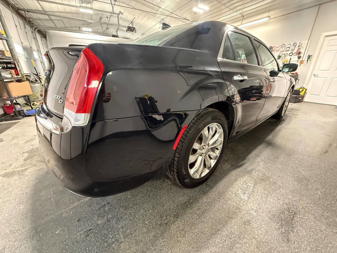 Used 2015 Chrysler 300 C w/ Light Group image 4