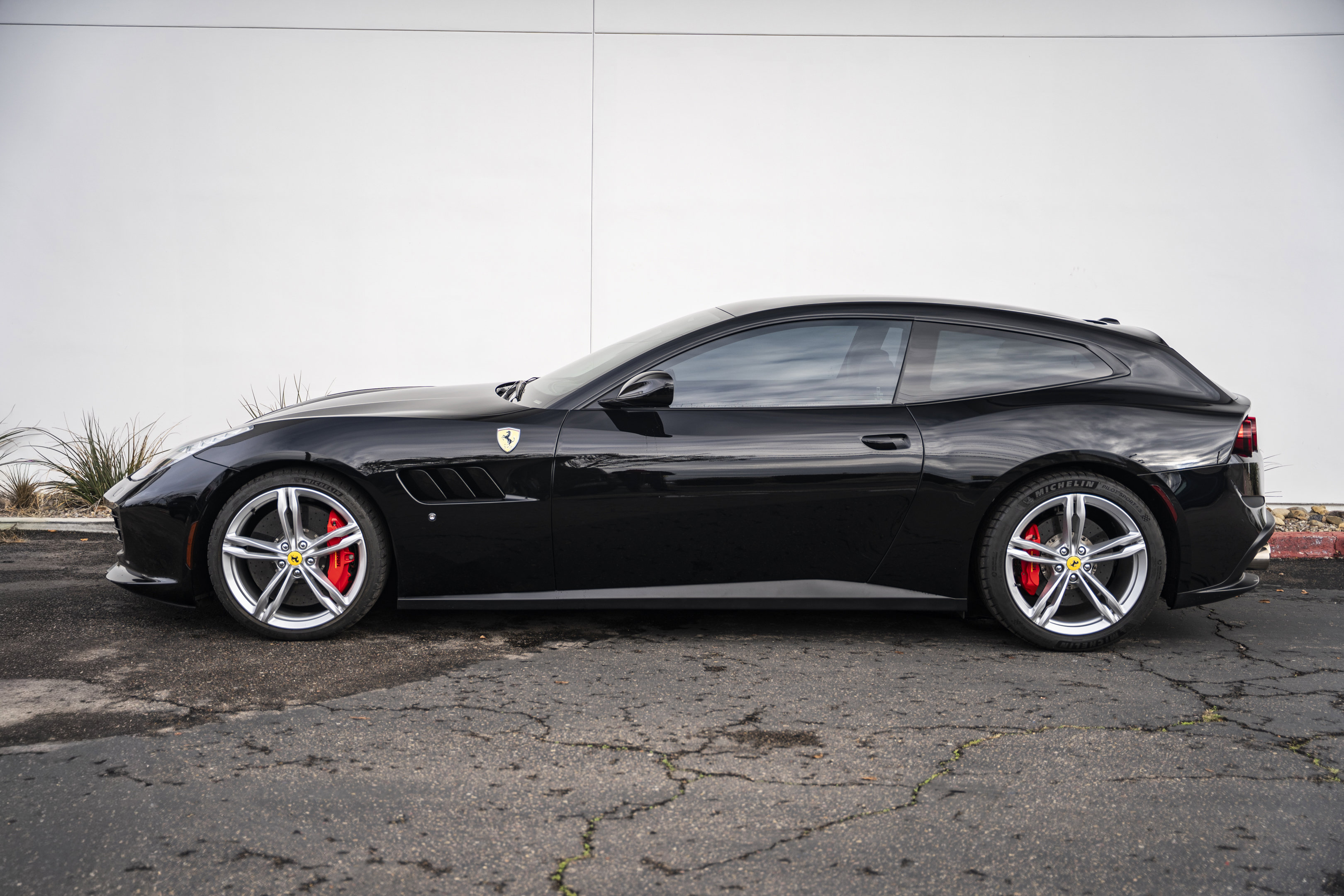Certified 2018 Ferrari GTC4Lusso image 2