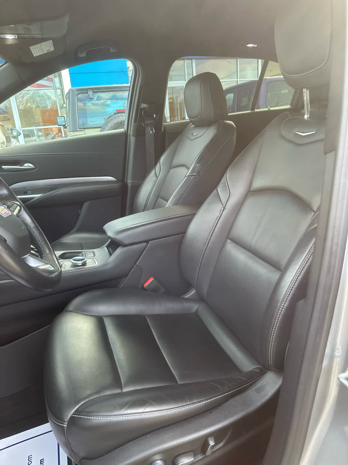 Used 2024 Cadillac XT4 Premium Luxury image 12