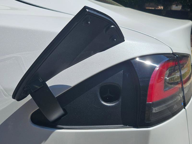 Used 2023 Tesla Model S AWD image 31