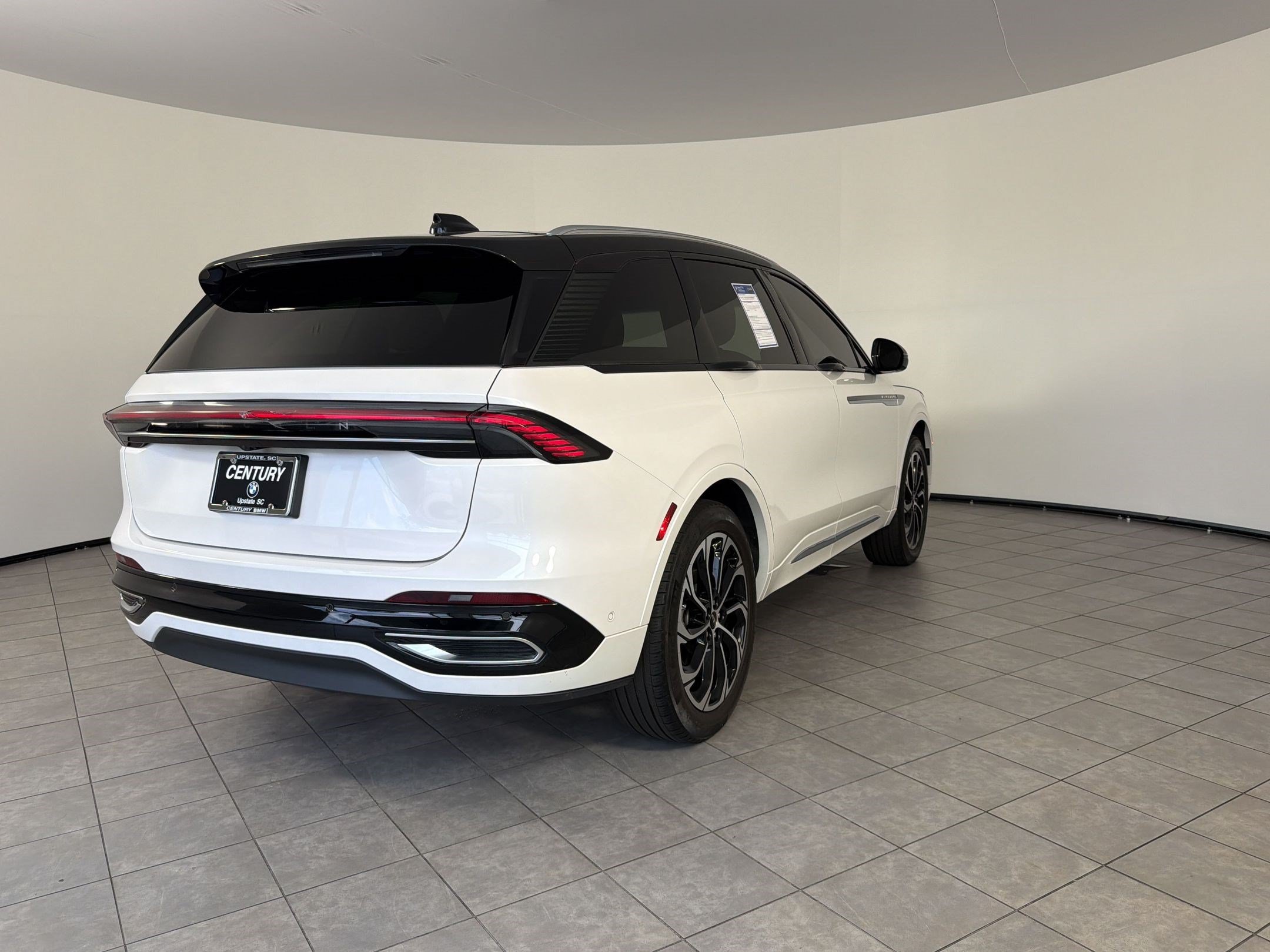 Used 2024 Lincoln Nautilus Reserve w/ Equipment Group 202A AWD/4WD image 9