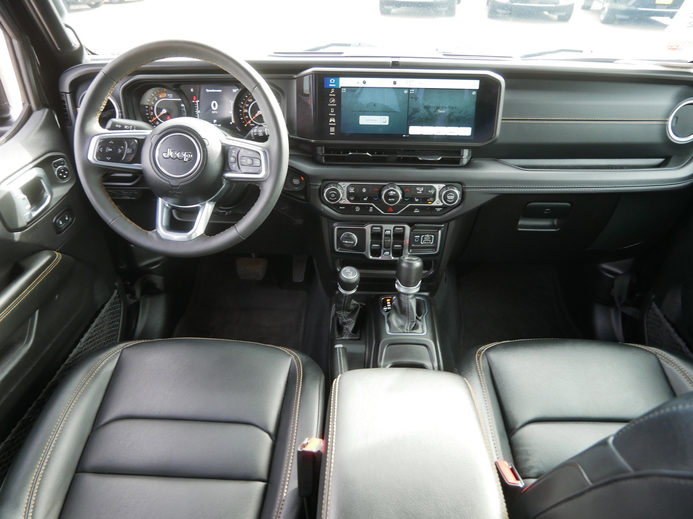 Used 2024 Jeep Wrangler Sahara image 10