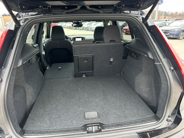 Used 2024 Volvo XC40 B5 Core image 41