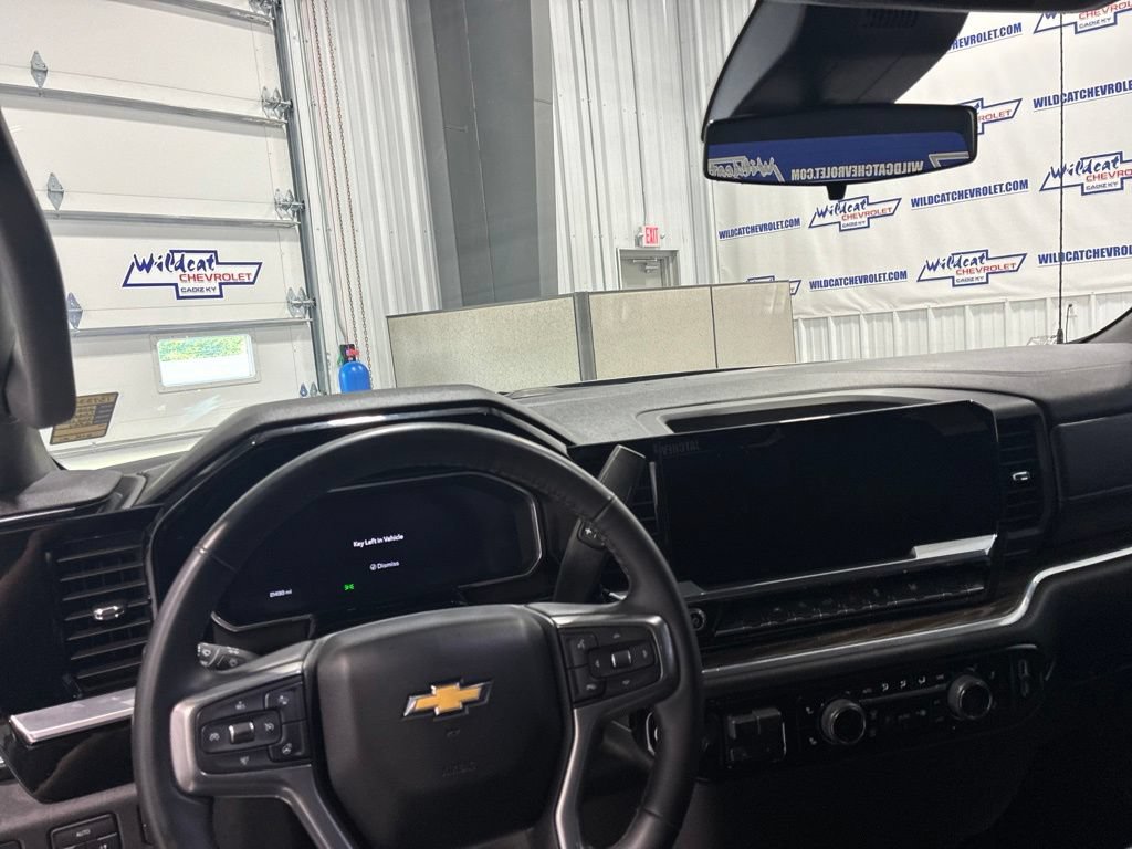 Used 2026 Chevrolet Silverado 1500 LT AWD/4WD image 2