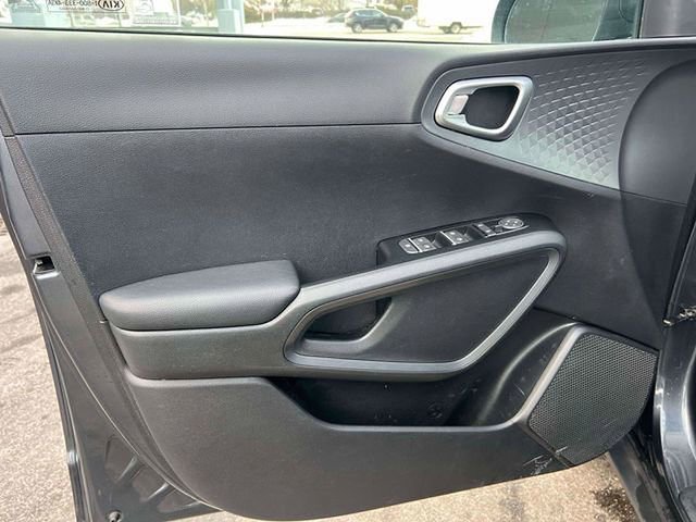 Used 2020 Kia Soul S FWD image 19
