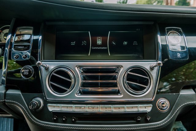 Used 2014 Rolls-Royce Wraith image 13