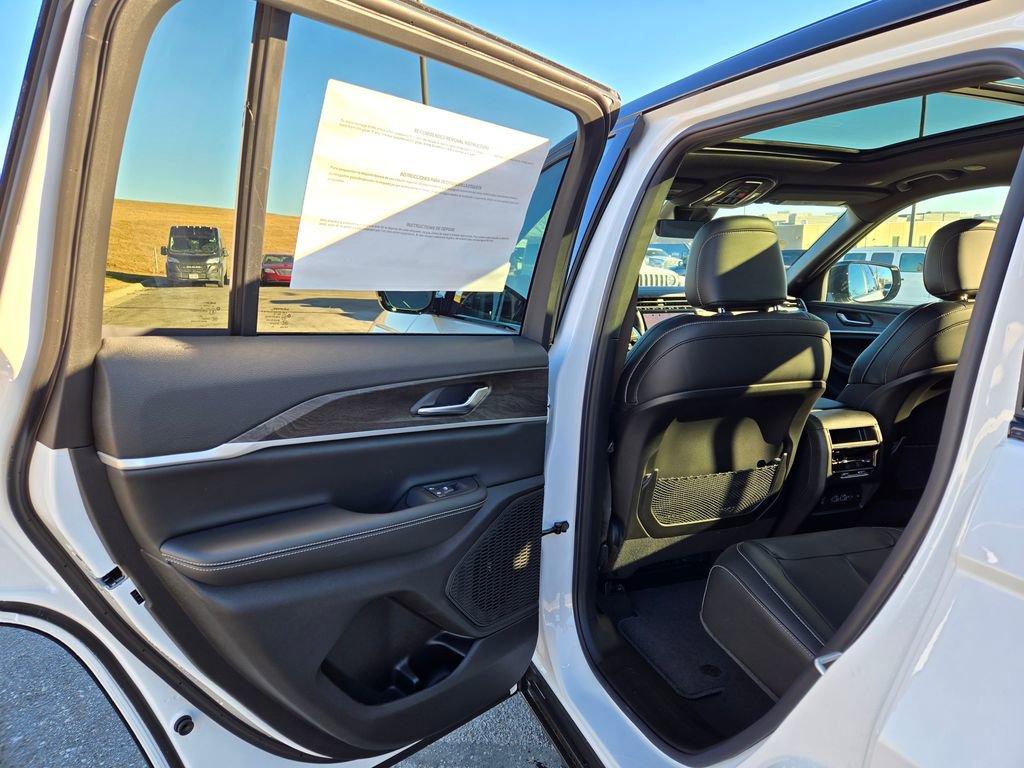 New 2025 Jeep Grand Cherokee Limited image 25