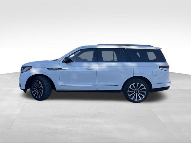 Used 2023 Lincoln Navigator Reserve AWD/4WD image 4