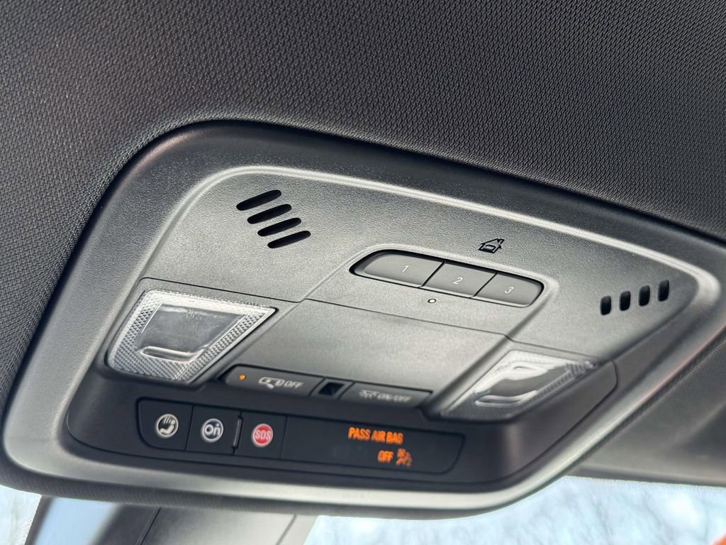 Used 2023 Chevrolet Traverse LT FWD image 28