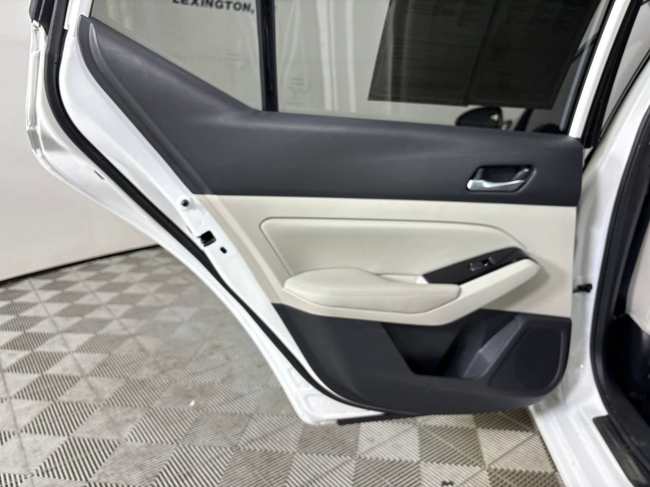 Used 2023 Nissan Altima 2.5 SL FWD image 23