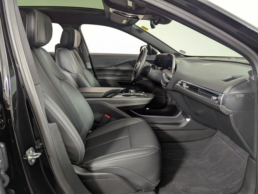 Used 2024 Cadillac Lyriq Sport image 64