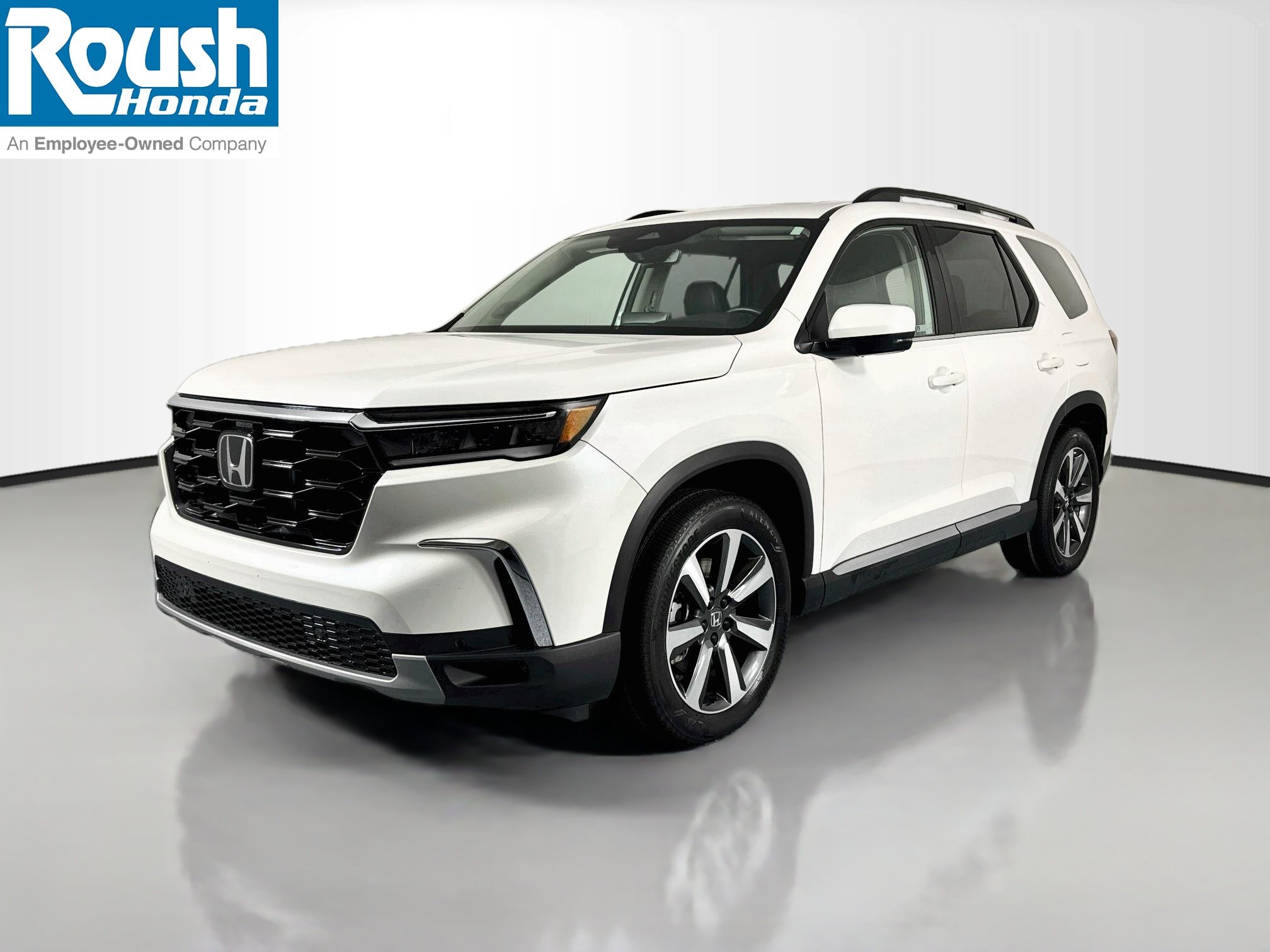 Certified 2024 Honda Pilot Touring image 1