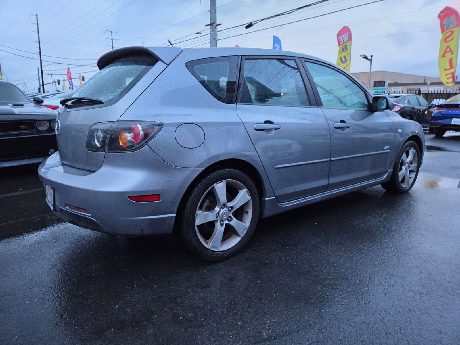 Used 2004 MAZDA MAZDA3 s w/ Moonroof & 6-CD Pkg image 4