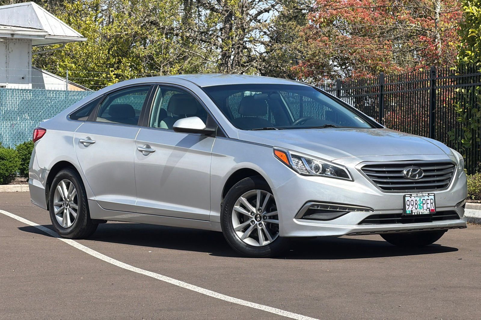 Used 2015 Hyundai Sonata SE image 2