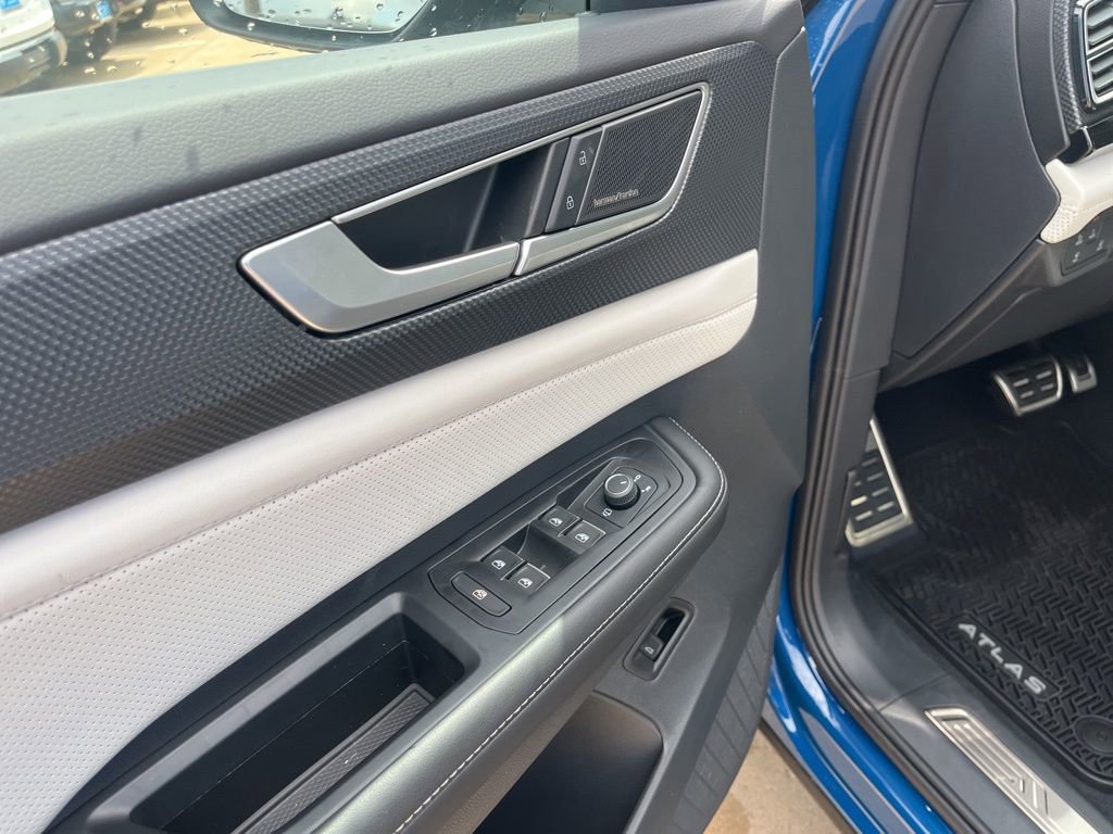New 2025 Volkswagen Atlas Cross Sport SEL Premium R-Line image 8