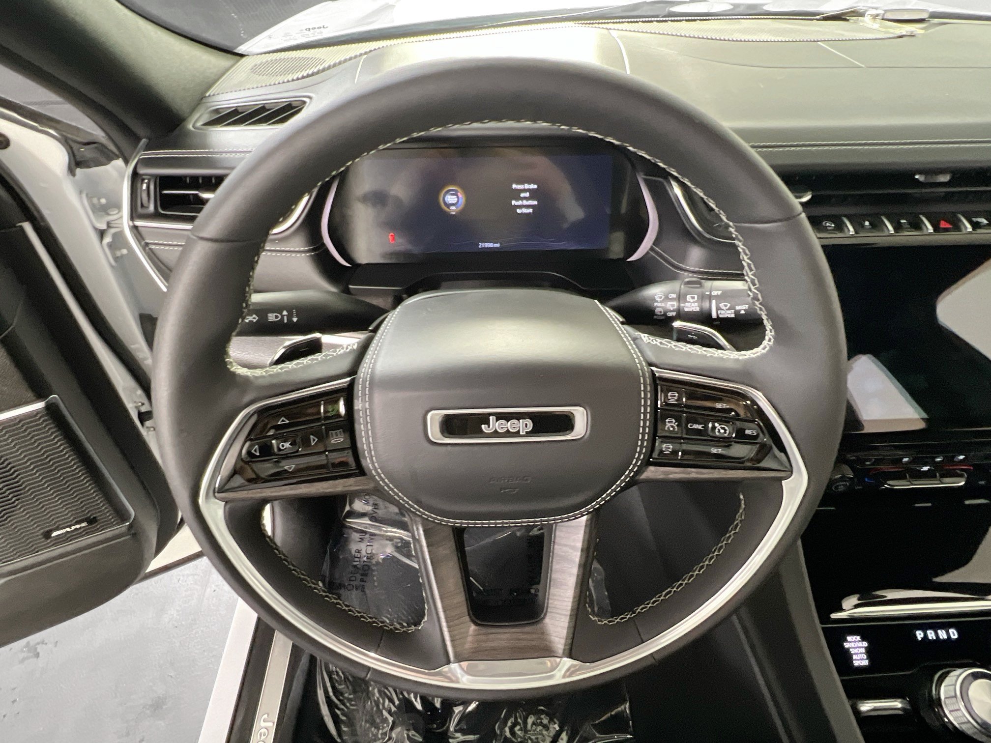 Used 2023 Jeep Grand Cherokee L Overland w/ Luxury Tech Group IV AWD/4WD image 11